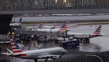 ¿Experimentaste un retraso en un vuelo de American Airlines? La aerolínea podría otorgarte una compensación. Aquí los detalles.