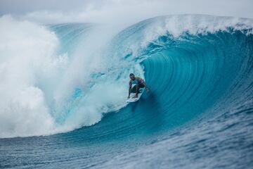 Teahupoo se pone grande y regala una jornada de surf para la historia