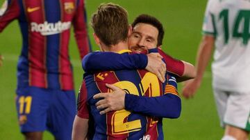 Leo Messi se abraza con Frenkie de Jong tras el 2-0 ante el Elche
 LALIGA
 24/02/2021