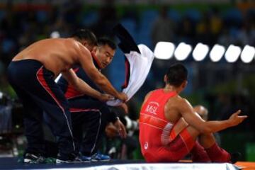 RIO DE JANEIRO, BRAZIL - AUGUST 21:  Mongolias coaches protest the judges decision after Mandakhnaran Ganzorig (red) of Mongolia is defeated by Ikhtiyor Navruzov (not pictured) of Uzbekistan in the Men's Freestyle 65kg Bronze match against  on Day 16 of the Rio 2016 Olympic Games at Carioca Arena 2 on August 21, 2016 in Rio de Janeiro, Brazil.  (Photo by Laurence Griffiths/Getty Images)