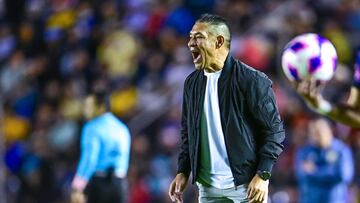 Ignacio Ambriz head coach of Santos during the 12th round match between America and Santos as part of the Liga BBVA MX, Torneo Apertura 2024 at Ciudad de los Deportes Stadium on October 19, 2024 in Mexico City, Mexico.