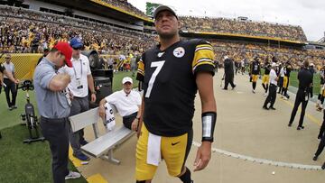 El pasador veterano de Pittsburgh Steelers se encuentra en California, rehabilitándose de la cirugía para recolocarle tres tendones en su codo lanzador.