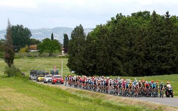 Gaviria conquistó su primer triunfo al esprint en este Giro