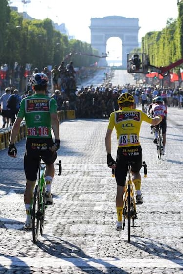 Vingegaard topples brave Pogacar in riveting Tour
