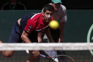 Tenis, Chile v Republica Dominicana, Copa Davis 2016.
El jugador de Chile Hans Podlipnik juega la bola contra Republica Dominicana durante el partido de dobles del grupo I americano de Copa Davis.