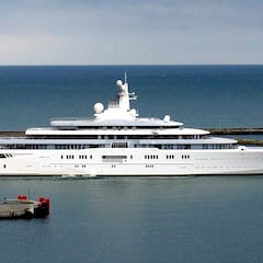 El superyate de 162,5 metros que lleva 3 años atracado devorando diésel para mantener fresco a su dueño multimillonario