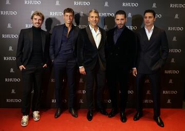 Antoine Griezmann, Marcos Llorente, Paco Roncero y ?lex Gonz¨¢lez asisten a la inauguraci¨®n del exclusivo restaurante Rhudo, a 29 de enero de 2024, en Madrid (Espa?a). Rhudo fusiona gastronom¨ªa, cultura y diversi¨®n gracias a Paco Roncero y a cuatro socios de altura: los actores ?lex Gonz¨¢lez y Miguel ?ngel Silvestre, y los futbolistas Marcos Llorente y Antoine Griezmann.
GENTE;RESTAURANTE
Jos¨¦ Ram¨®n Hernando / Europa Press
29/01/2024