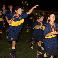 El álbum íntimo de Brandon Cortés, el nuevo refuerzo de la U