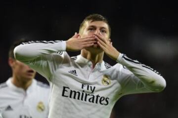Kroos celebrando el gol que acaba de anotar para el Real Madrid el tercero para su equipo