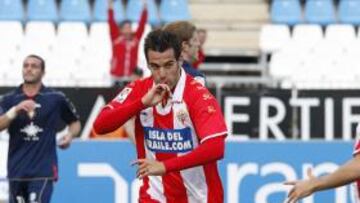 <b>DIECINUEVE.</b> Álvaro Negredo lleva ya 19 goles en Liga esta temporada con el Almería.
