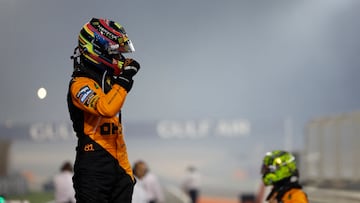 Oscar Piastri celebra su victoria con el McLaren en el GP de Bahréin de F1, por delante de Lando Norris.