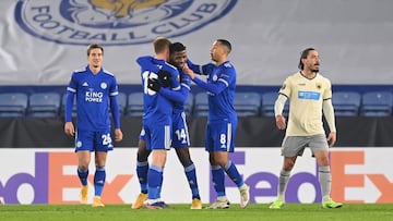 10 December 2020, England, Leicester: Leicester City&#039;s Harvey Barnes (2nd L) celebrates scoring his side&#039;s second goal with teammates during the UEFA Europa League Group G soccer match between Leicester City and AEK Athens at the King Power Stad