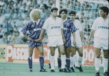 'Tocamiento' de M¨ªchel a Valderrama en la temporada 1991/92 en un Real Madrid-Valladolid. M¨ªchel, para provocar al colombiano, empez¨® a tocarle repetidamente los genitales ante la sorpresa de ¡®El Pibe¡¯.
