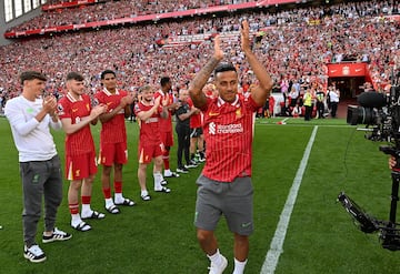 Último equipo: Liverpool  
Posición: Mediocentro
Edad: 33
Valor de Mercado: 10MM.  