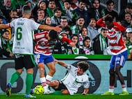 Racing y Granada durante el partido de la primera vuelta jugado en el Sardinero.