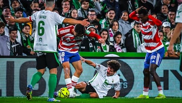 Racing y Granada durante el partido de la primera vuelta jugado en el Sardinero.