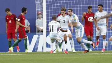 JHK01. Incheon (Korea, Republic Of), 04/06/2017.- Santiago Bueno (C) of Uruguay celebrates after scoring during the quarter final match of the FIFA U-20 World Cup 2017 between Portugal and Uruguay in Daejeon World Cup Stadium, South Korea, 04 June 2017. (Mundial de F&uacute;tbol, Corea del Sur) EFE/EPA/JEON HEON-KYUN