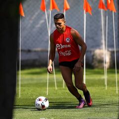 Sánchez sufre lesión muscular y no juega ante Colombia