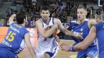 <b>REAL MADRID 78 - CAJASOL 59</b>.
