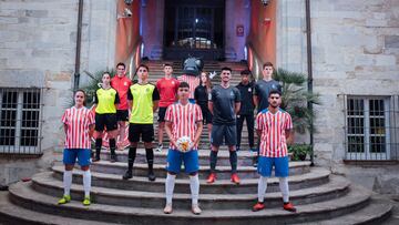 Franjas estrechas y pantalones azules en la nueva equipación