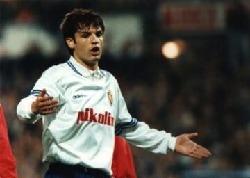 Fichó por el Real Zaragoza en 1995 con el que ya comenzó a destacar dentro de la Liga 