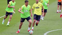 Barcelona (Spain), 01/06/2020.- A handout photo made available by FC Barcelona of players Clement Lenglet (C-L) and Sergio Busquets (C-R) during their team&#039;s training session at Joan Gamper sports city in Barcelona, Spain, 01 June 2020. Spanish La Li