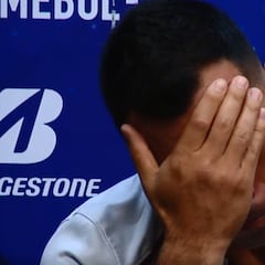 Los múltiples gestos de Paredes en su peor conferencia