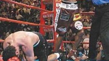 <b>INAPELABLE. </b>Hopkins noqueó a De la Hoya en el noveno asalto.