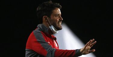 "Sé que volveré a Chile; me gustaría dirigir a un equipo grande"