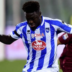 Muntari se fue del campo por insultos racistas... y vio amarilla