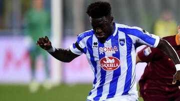 Muntari se fue del campo por insultos racistas... y vio amarilla