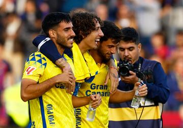 Con el triunfo ante el Barcelona, Las Palmas rompió 53 años de  sequía ante el Barcelona en condición de visitante. 