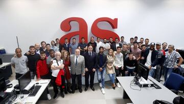 30/05/18 VISITA REDACCION DIARIO AS
RAYO VALLECANO ASCENSO PRIMERA DIVISION
FOTO DE FAMILIA
GRUPO