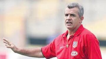 <b>PUNTUALIZA.</b> Javier Aguirre aclara que el éxito de Osasuna estuvo en la plantilla.