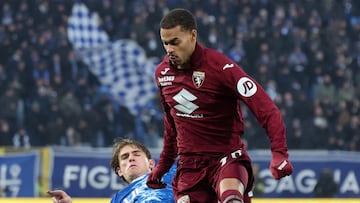 COMO (Italy), 24/01/2026.- Torino FC's forward Cyril Jean Ngonge (R) in action against Como 1907's mildfielder Nico Paz during the Italian Serie A soccer match Como 1907 vs Torino FC at Giuseppe Sinigaglia stadium in Como, Italy, 24 January 2026. (Italia) EFE/EPA/ROBERTO BREGANI