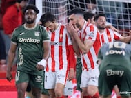 03-03-26. PABLO VÁZQUEZ Y ÁLEX CORREDERA DIALOGAN DURANTE EL PARTIDO ENTRE EL SPORTING Y EL LEGANÉS.