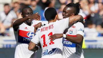 Los jugadores del Lyon celebran un gol. 