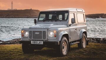 Este Land Rover Defender de aspecto vintage vale seis millones de pesos