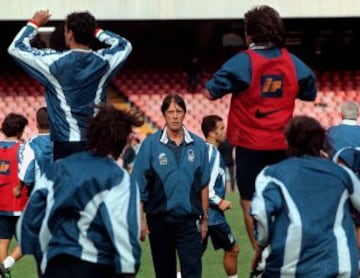 Cesare Maldini durante un entrenamiento con Italia en 1997.