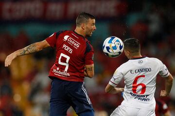 Con goles de Andrés Ibargüen y Déinner Quiñones, Medellín venció 2-1 a Nacional de Montevideo en el Atanasio Girardot. El Poderoso sigue en la pelea por clasificar a octavos.