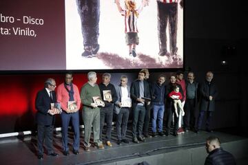 Algunos de los asistentes a la presentaci&oacute;n del disco: &quot;Los himnos del Atleti&quot;.
 
 
 
 