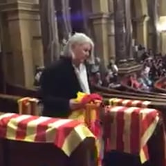 Muere Àngels Martínez Castells, conocida por retirar banderas españolas del Parlament catalán