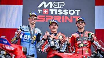 Pecco volvió a compartir podio con los Márquez.