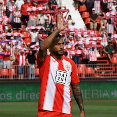 Luis Suárez impulsa al Almería por encima de los 100 millones en ventas de delanteros