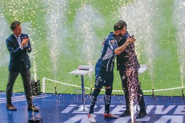 Sergio Ramos se presentó con Monterrey ante cientos de personas. “Dejar un legado en México es un reto personal. No vengo a pasear sino a conquistar títulos nuevos. El fútbol no es una cuestión de edad, es cuestión de rendimiento”, declaró como Rayado.