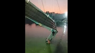 Tragedia en India: al menos 40 muertos tras caer un puente colgante