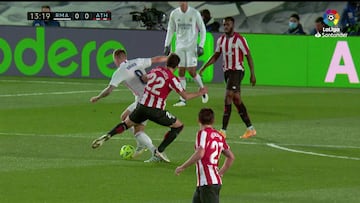 Las dos faltas de Raúl García por las que fue expulsado por doble amarilla antes del 15'