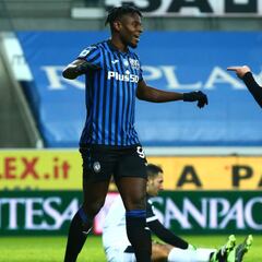 Duván Zapata va por la marca del Papu Gómez en Atalanta
