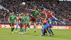 Cabezazo de Savic al Granada. Otro partido a cero del Atl&eacute;tico tras el par&oacute;n.