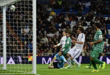 Gol en propia puerta de Borja López.